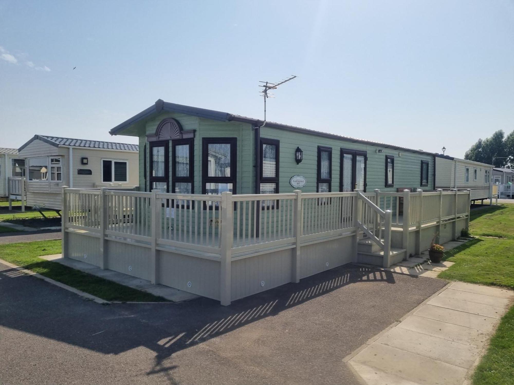 Palm Square 19 3 Bed Deluxe Caravan *